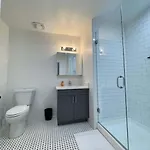 Modern Apartment In Pilsen