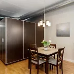 Foodie\'S Dream! Walk To Amazing Restaurants! Full Kitchen Plus A Balcony For Al Fresco Dining! Condo