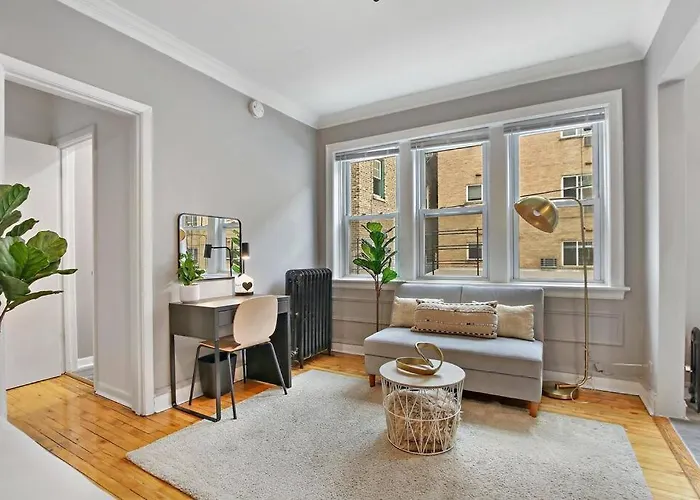 Edgewater Minimalist Studio Apartment - Kenmore 205