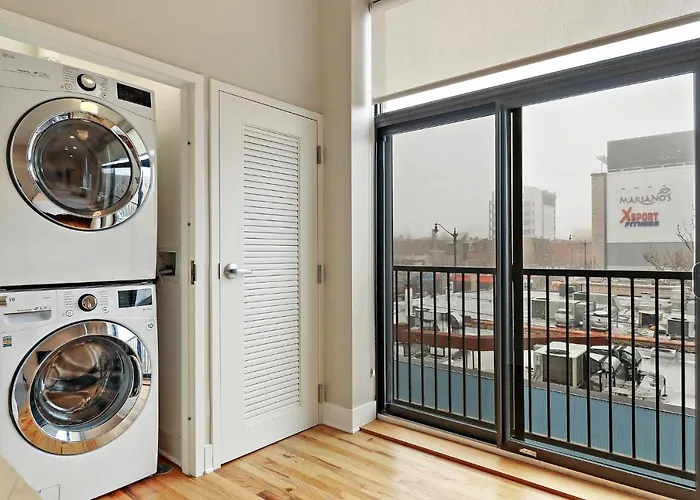 Stunning Studio Apartment In Lakeview - Broadway 301