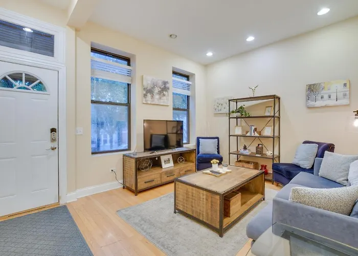 Pet-Friendly Chicago Getaway 4 Mi To Downtown!