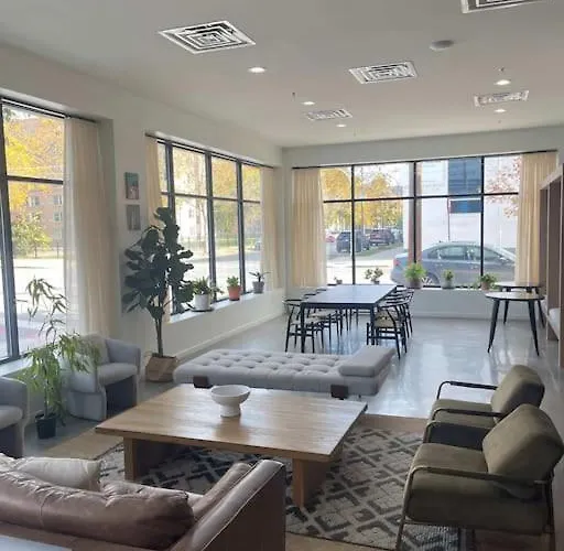Modern Apartment In Pilsen