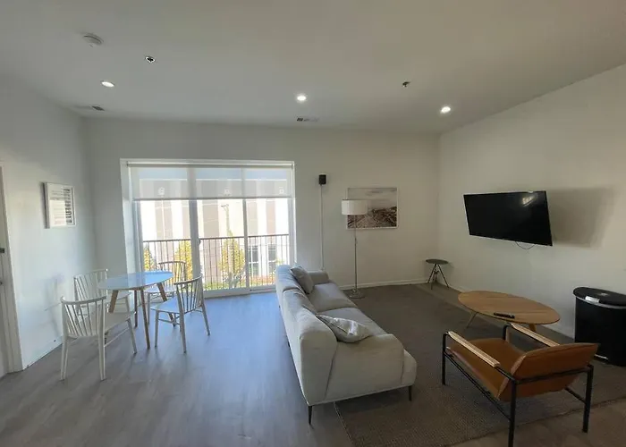 Elegant 4 Bedroom Luxury Oasis In Chicago\'S Thriving Downtown