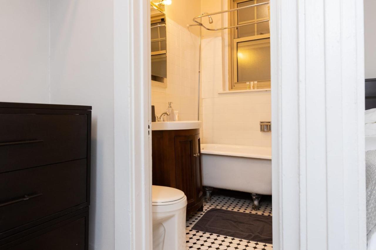 Frontdesk Open Studio Apt Near Promontory Point * Chicago