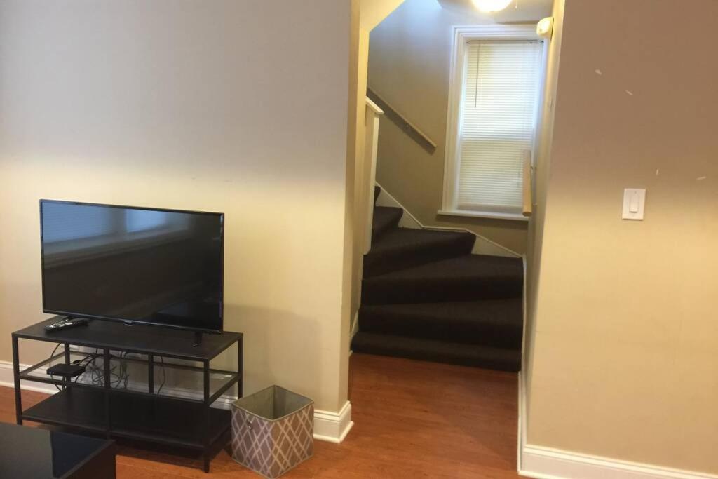 Entire Modern 2 Bedroom Chicago