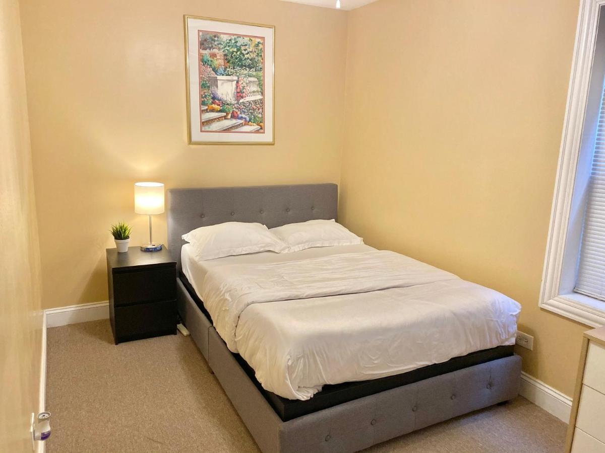 Entire Modern 2 Bedroom Apartment Chicago