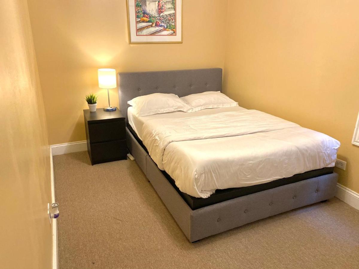 Entire Modern 2 Bedroom Chicago