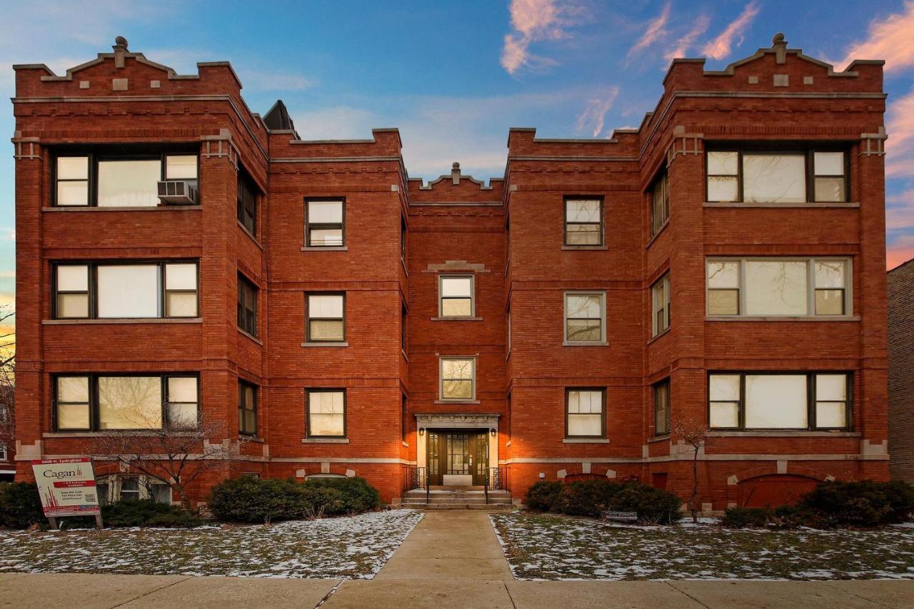 2br Beaming & Roomy Apt Close To Shops - Springfield 2 * Chicago