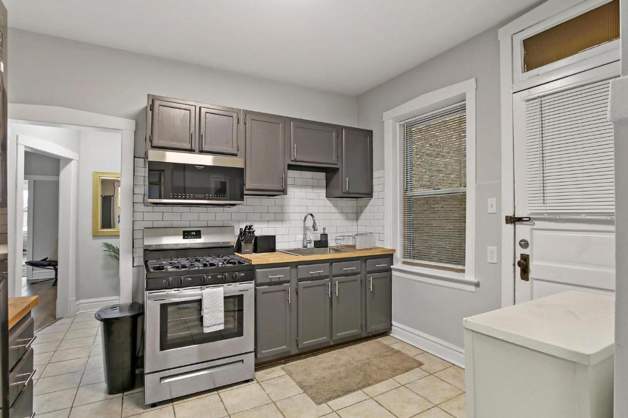 2br Beaming & Roomy Apt Close To Shops - Springfield 2 Chicago