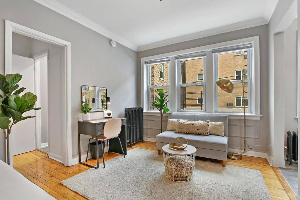 Edgewater Minimalist Studio - Kenmore 205 Apartment Chicago