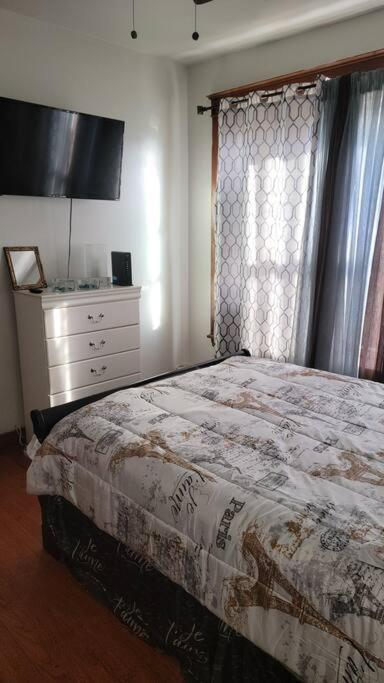 Stylish Apt In West Humbolt Park 5mi From Downtown Apartment *