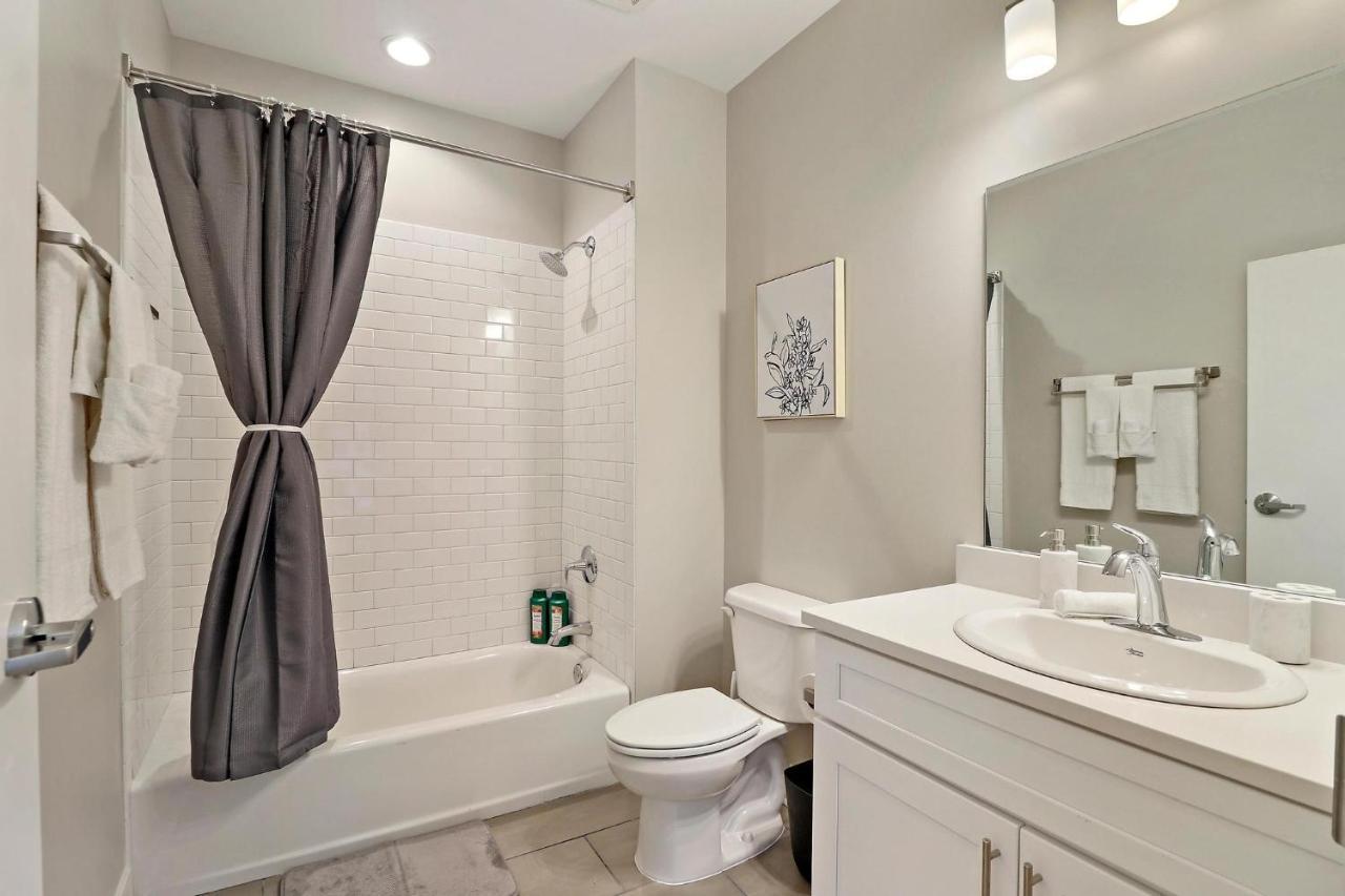 Stunning Studio In Lakeview - Broadway 301 Chicago