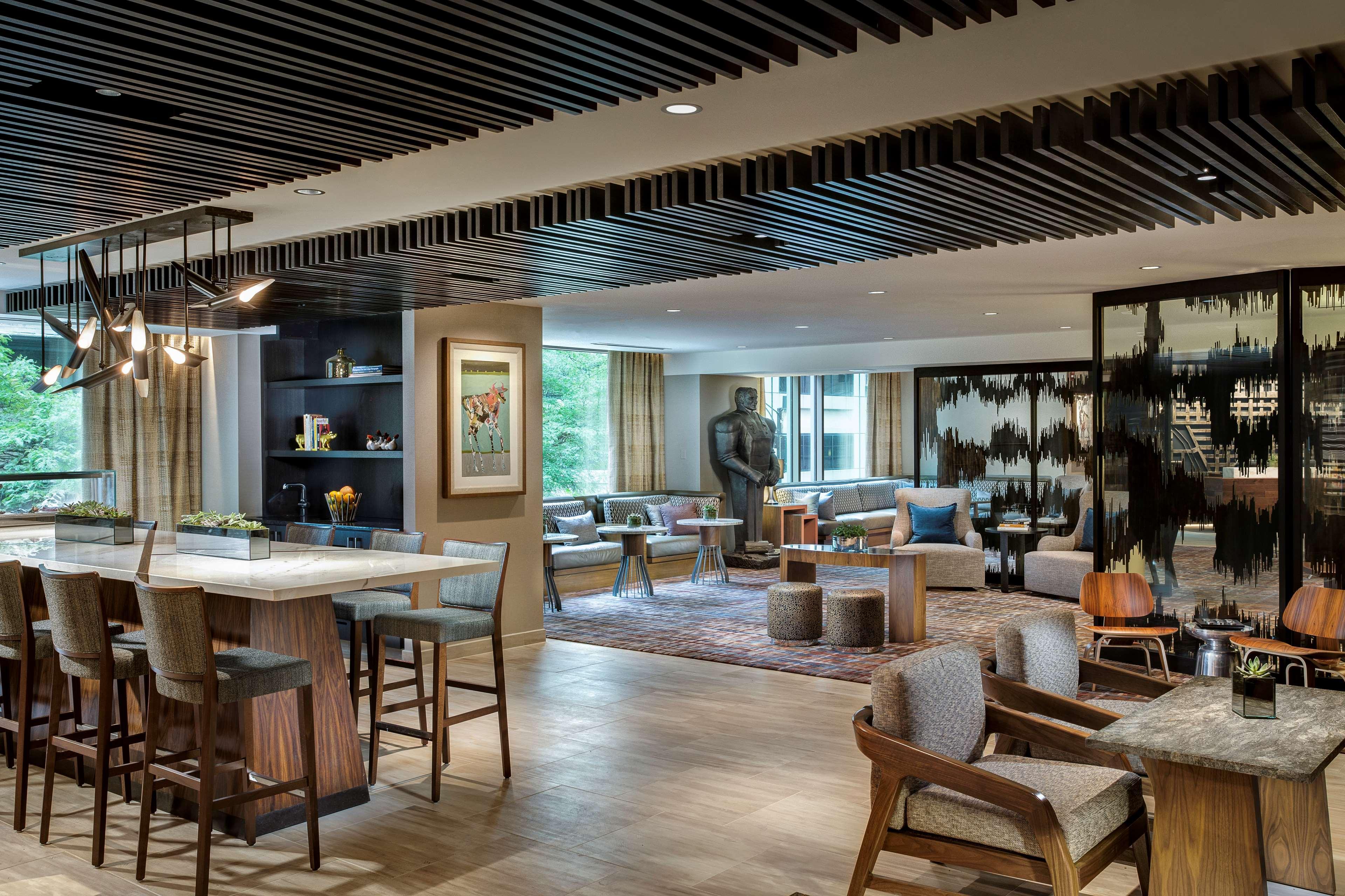Hyatt Centric Magnificent Mile 4*