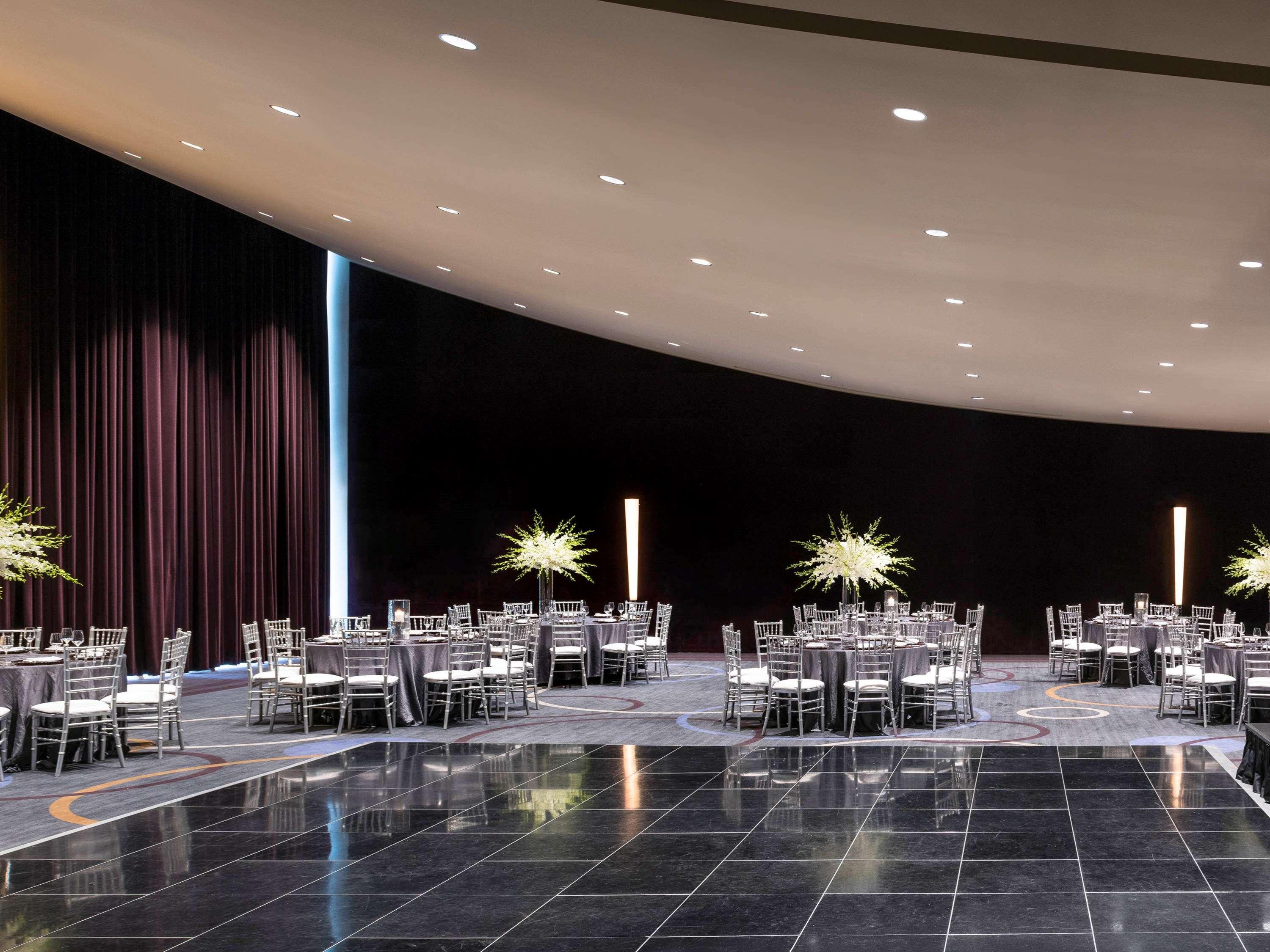 Sofitel Magnificent Mile Hotel 5*