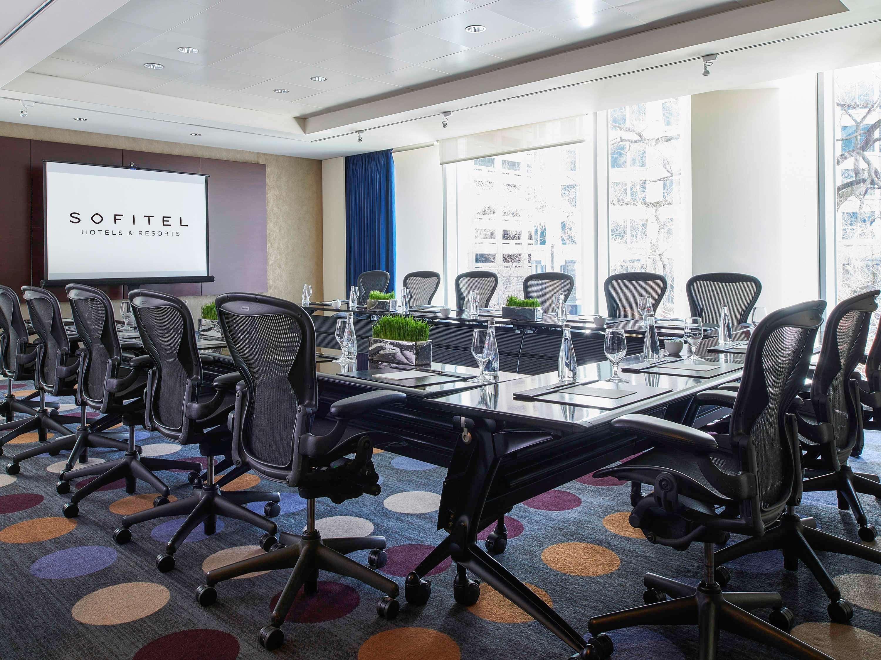 Sofitel Magnificent Mile 5*