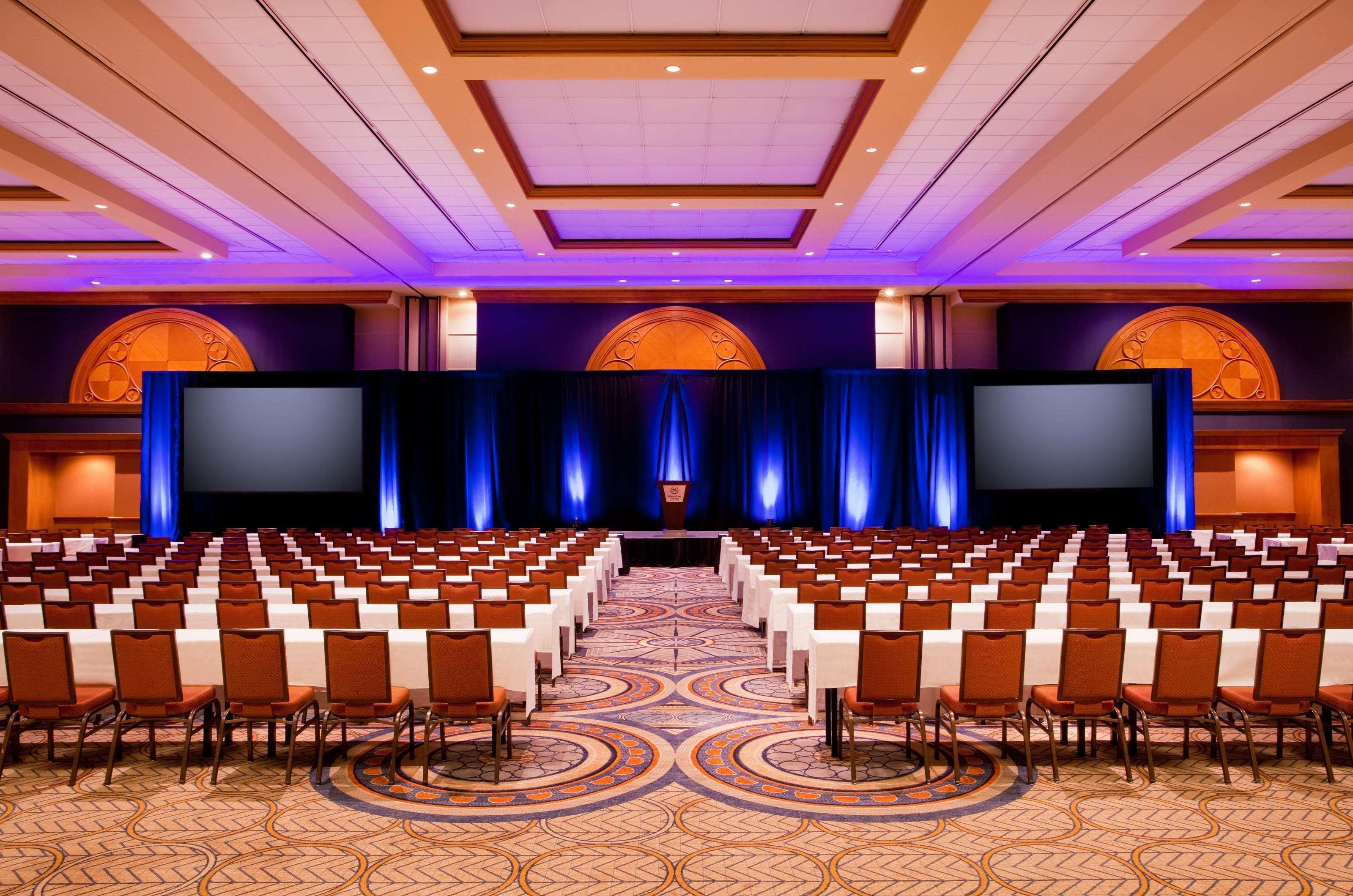 Sheraton Grand Riverwalk Hotel 4*