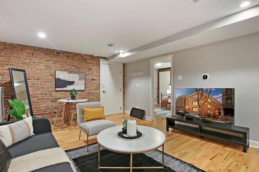 Charming 2br Apt In The Heart Of - Barry Gb Apartment