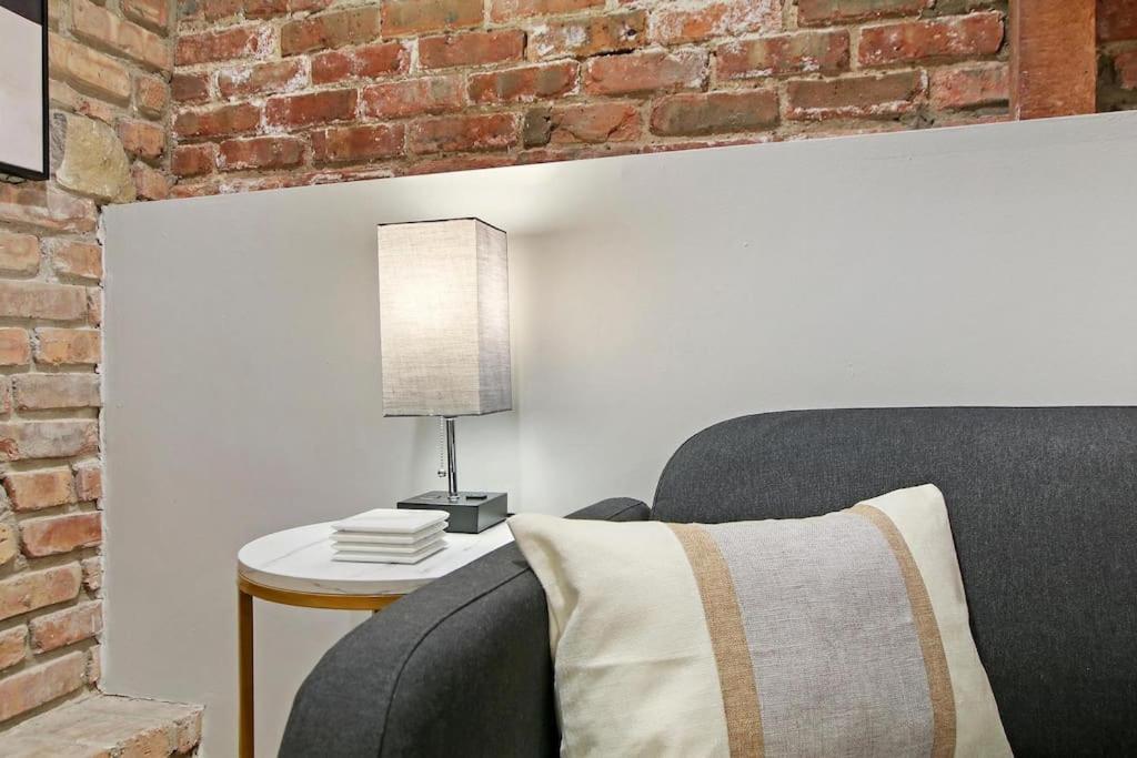 Apartment Charming 2br Apt In The Heart Of - Barry Gb Chicago