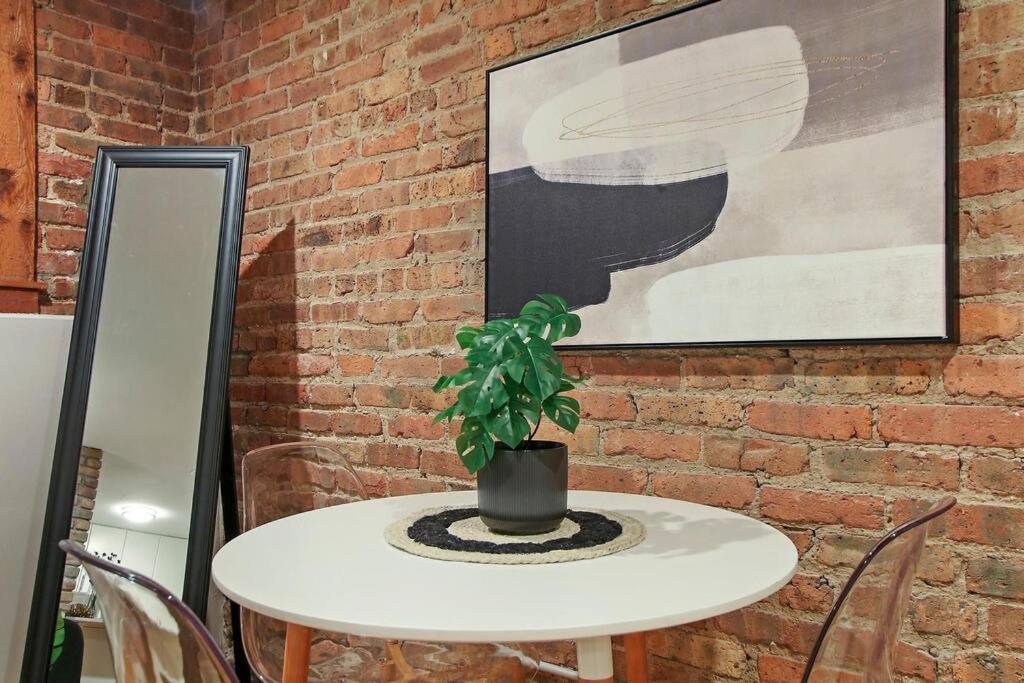 Charming 2br Apt In The Heart Of - Barry Gb *