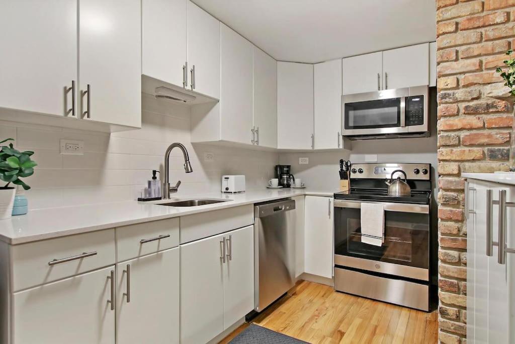 Charming 2br Apt In The Heart Of - Barry Gb Apartment Chicago