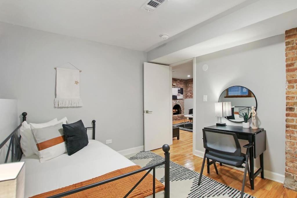 Charming 2br Apt In The Heart Of - Barry Gb Apartment *