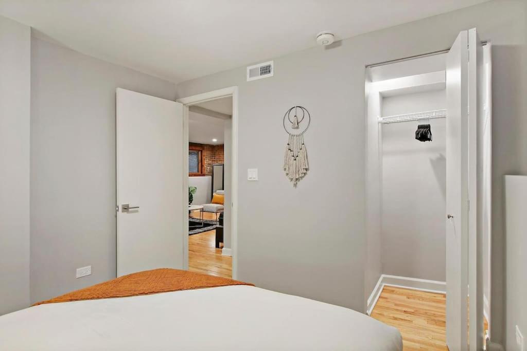 Charming 2br Apt In The Heart Of - Barry Gb Apartment Chicago