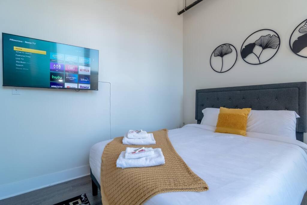 Apartment Mccormick Place Stylish Corner Unit With Optional Parking, Gym Access That Sleeps Up To 6