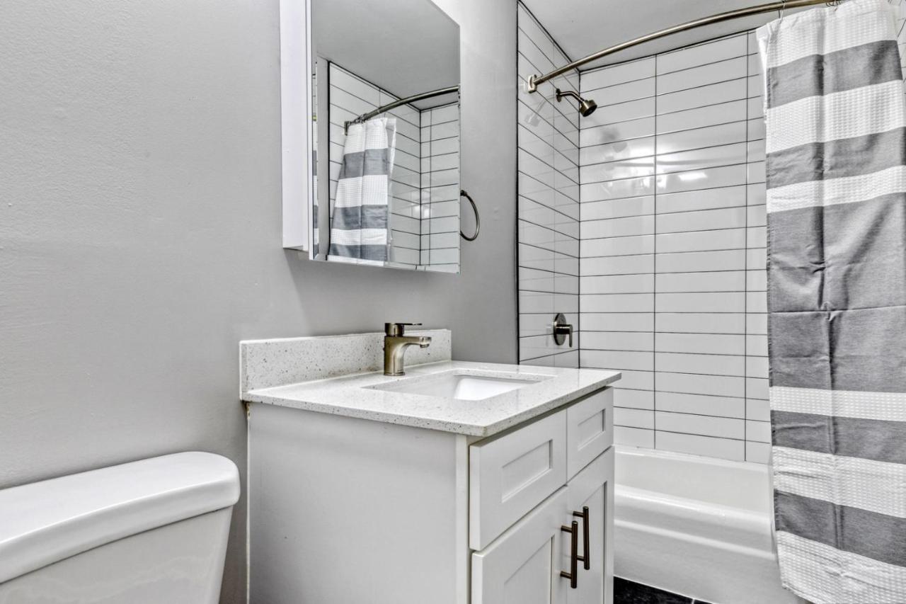 Lakeview 2br W Courtyard Wd 2 Blocks To L Chi-517 * Chicago