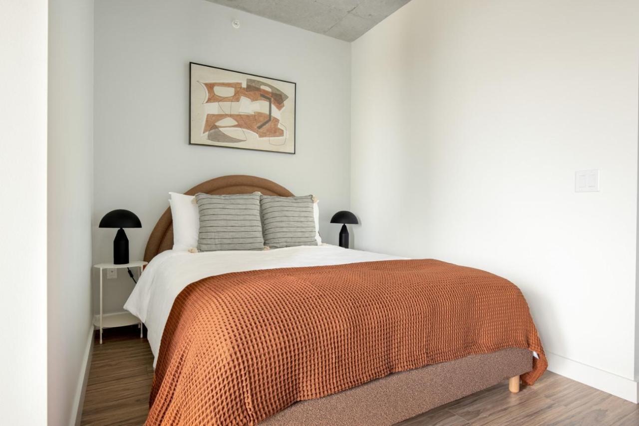 W Loop W Pool Gym Lounge Nr L Chi-747 * Chicago