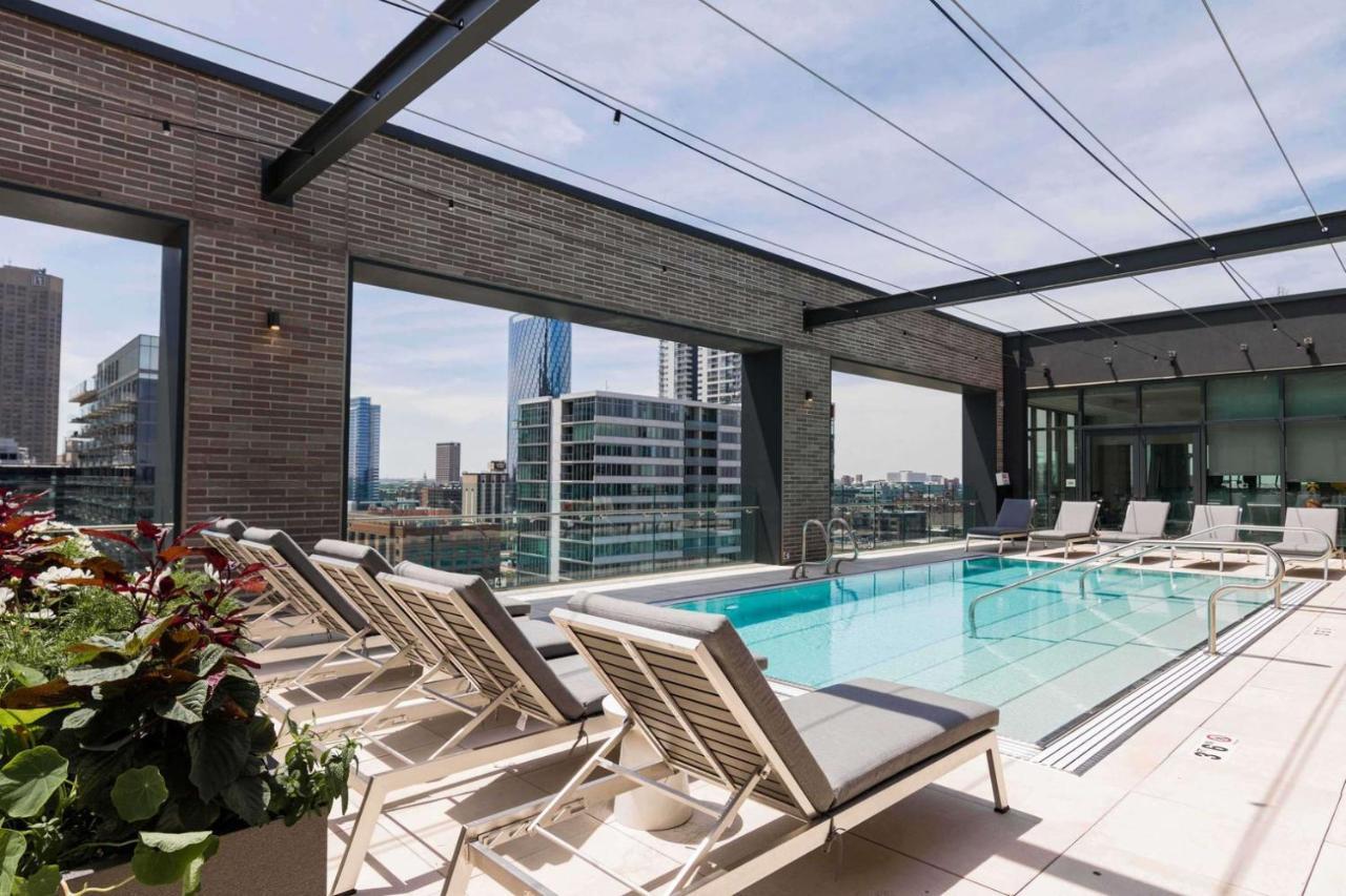 W Loop W Pool Gym Lounge Nr L Chi-747 Chicago