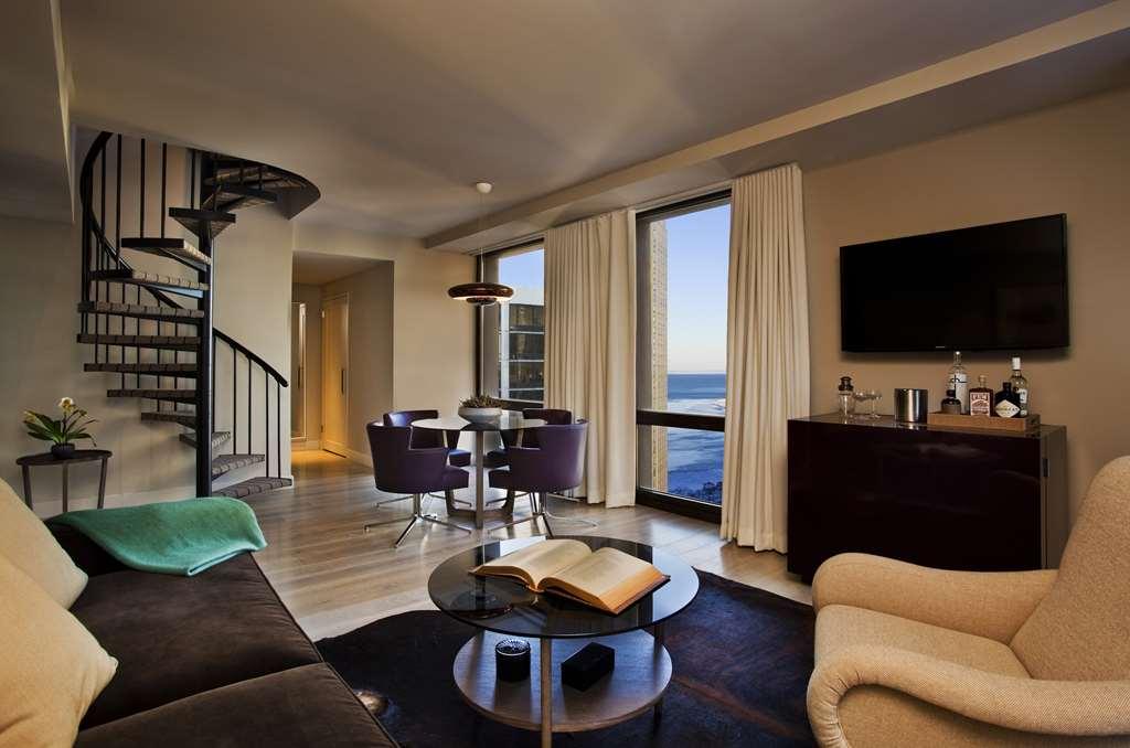 Thompson Chicago, By Hyatt
