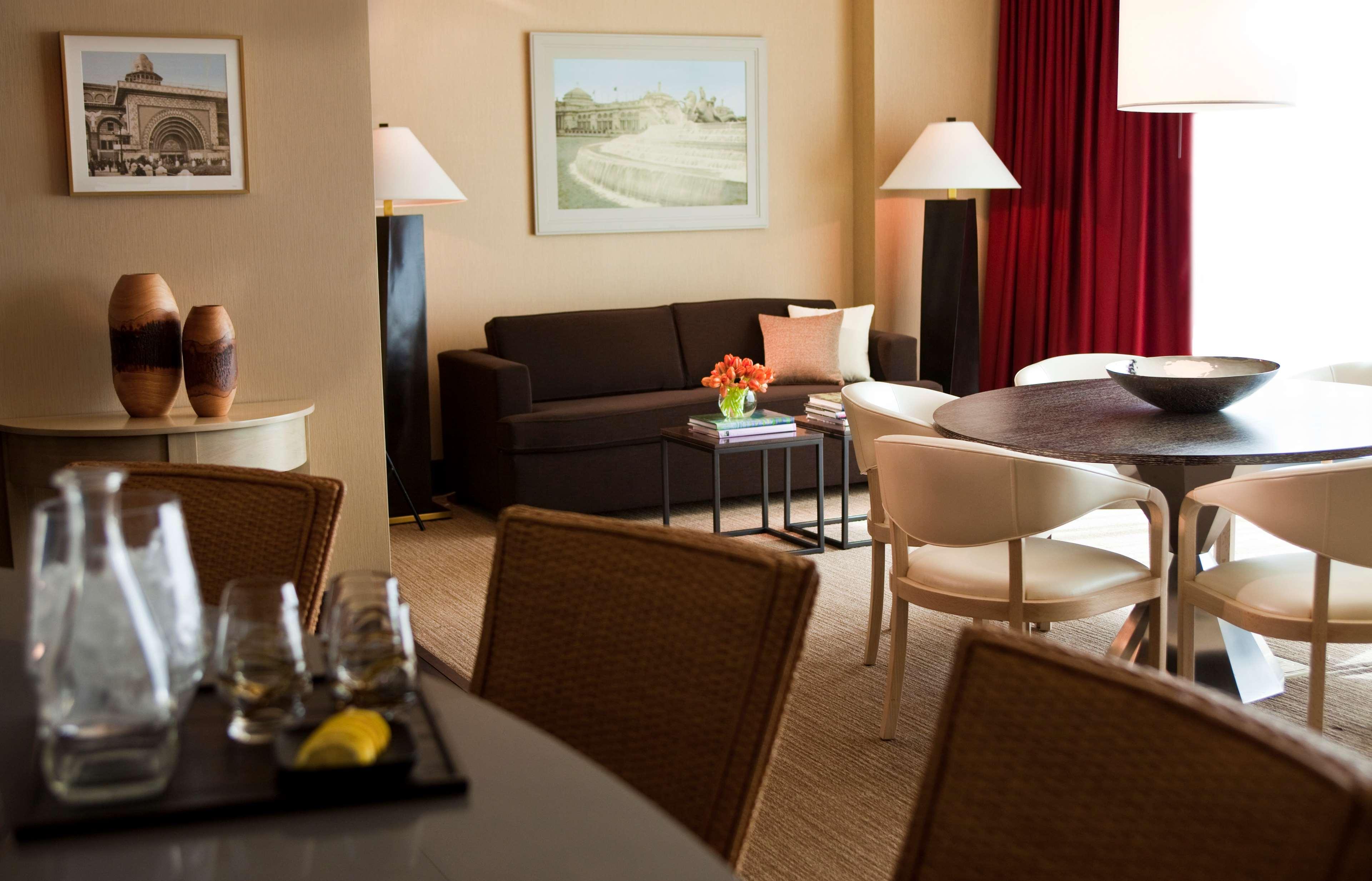 Hotel The Royal Sonesta River North 4*