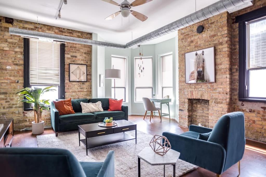 The Orleans - Entire Building - With Rooftop Deck * Chicago