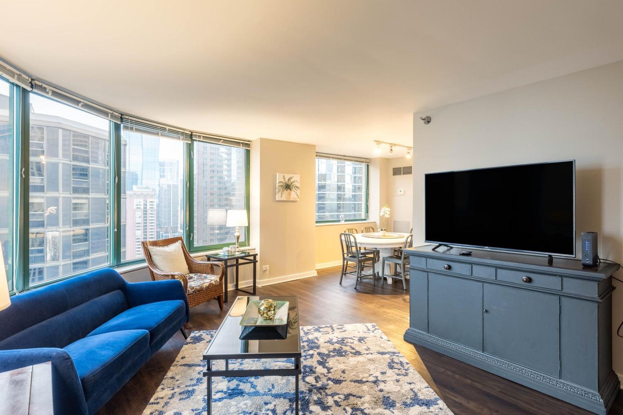Apartment Captivating With Pier Views, Pool And Gym