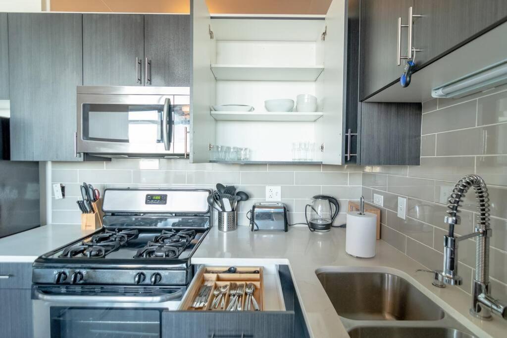 Mccormick 2br-2ba Family Unit For Up To 8 Guests With Optional Parking & Gym Access Apartment