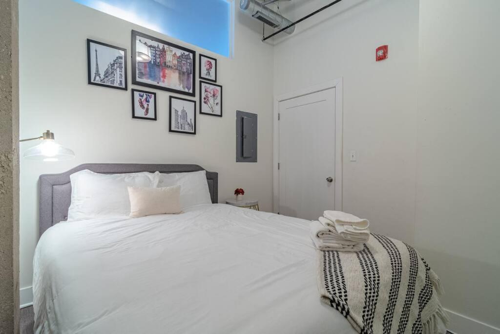 Mccormick 2br-2ba Family Unit For Up To 8 Guests With Skyline View, Optional Parking & Gym Access