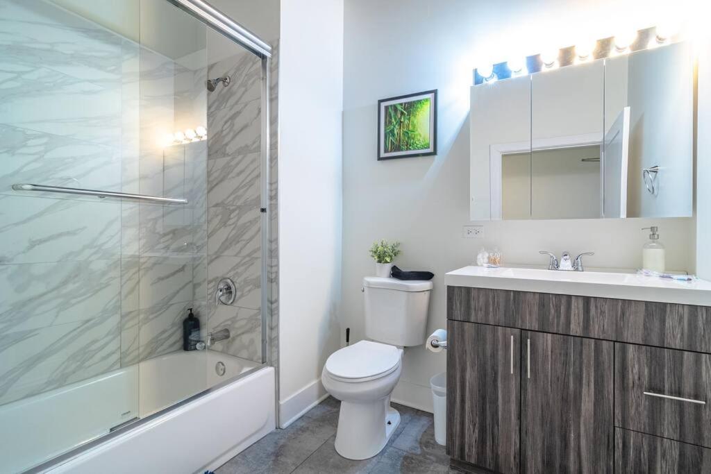 Mccormick 2br-2ba Family Unit For Up To 8 Guests With Skyline View, Optional Parking & Gym Access * Chicago