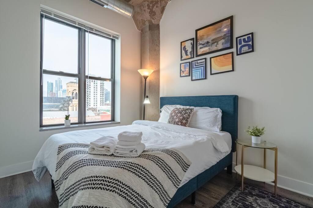 Mccormick 2br-2ba Family Unit For Up To 8 Guests With Skyline View, Optional Parking & Gym Access Apartment Chicago