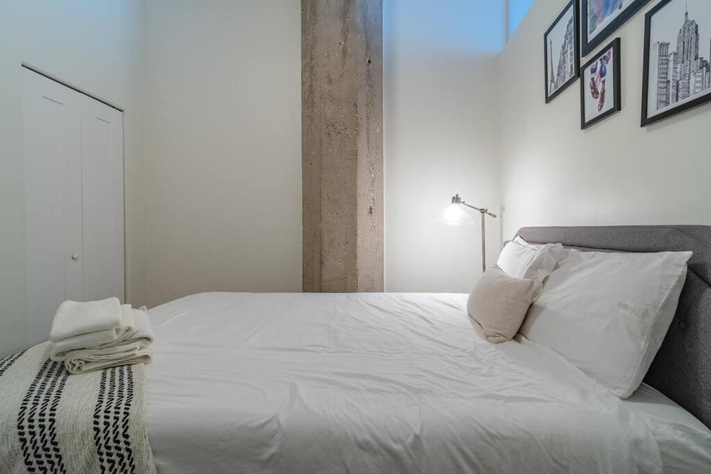 Mccormick 2br-2ba Family Unit For Up To 8 Guests With Skyline View, Optional Parking & Gym Access