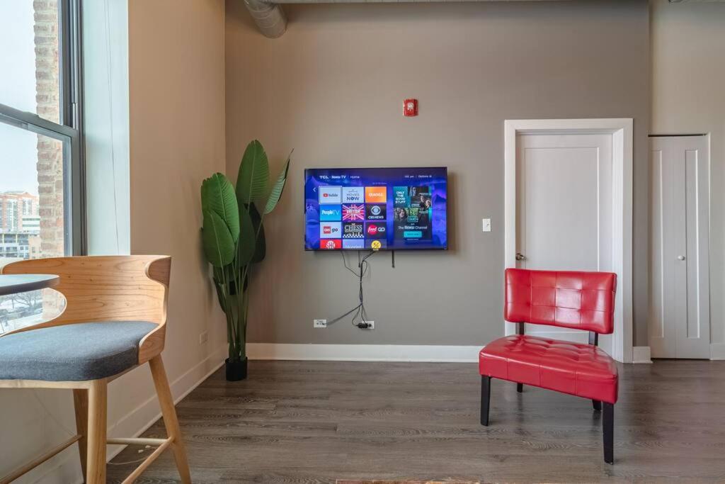 Mccormick 2br-2ba Family Unit For Up To 8 Guests With Skyline View, Optional Parking & Gym Access * Chicago