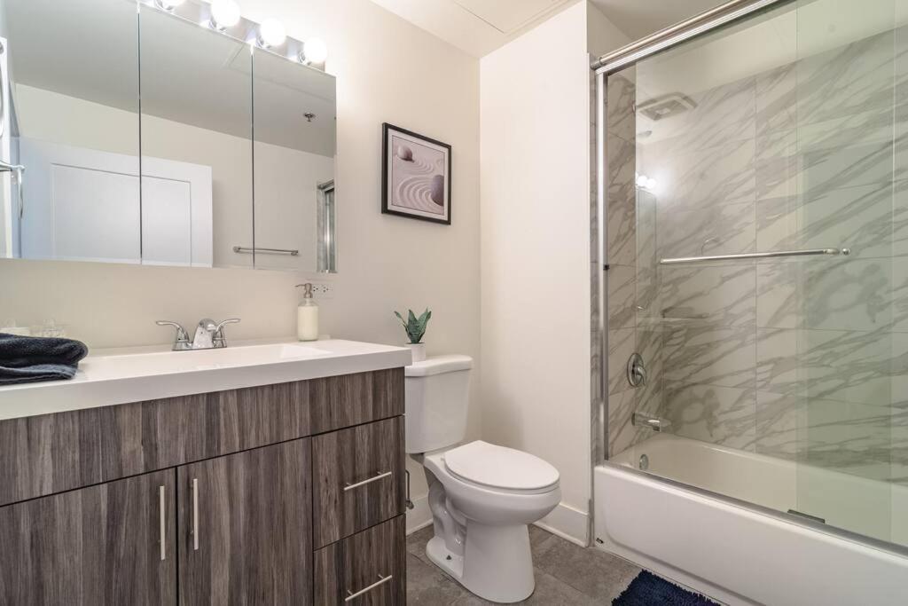 Mccormick 2br-2ba Family Unit For Up To 8 Guests With Optional Parking & Gym Access Apartamento Chicago