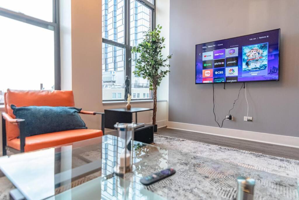 Mccormick 2br-2ba Family Unit For Up To 8 Guests With Optional Parking & Gym Access *