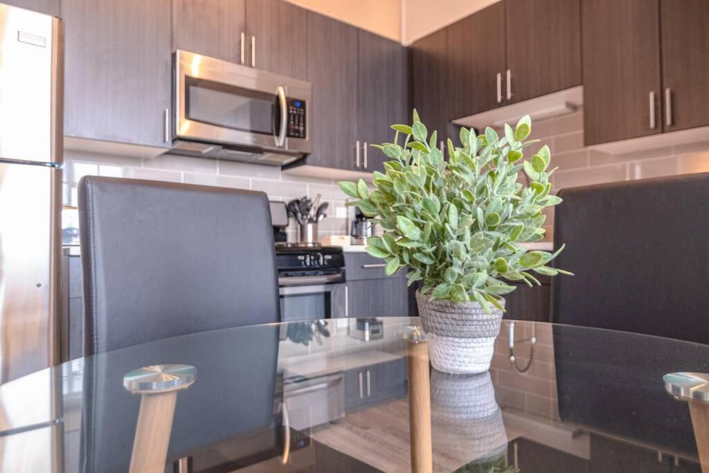 Mccormick 2br-2ba Family Unit For Up To 8 Guests With Optional Parking & Gym Access Apartamento *