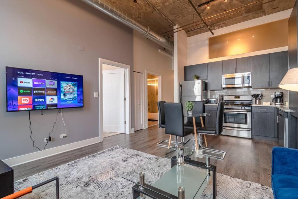 Mccormick 2br-2ba Family Unit For Up To 8 Guests With Optional Parking & Gym Access Chicago