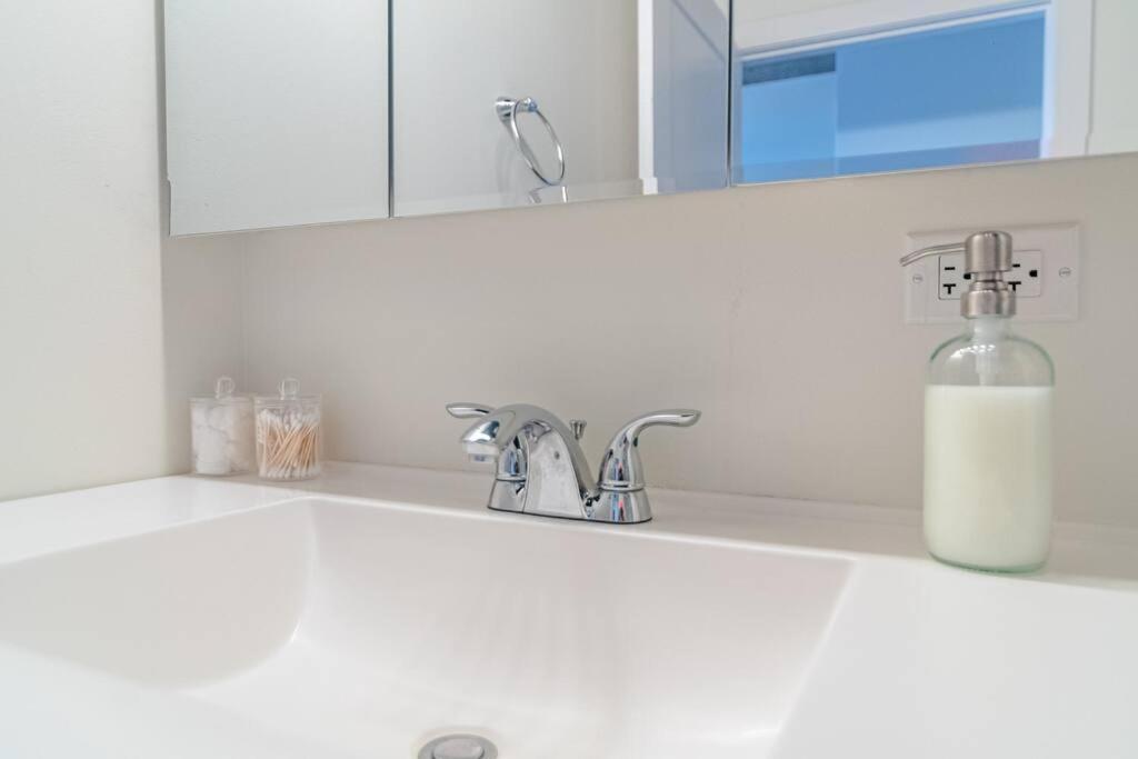 Mccormick 2br-2ba Family Unit For Up To 8 Guests With Optional Parking & Gym Access Apartamento Chicago