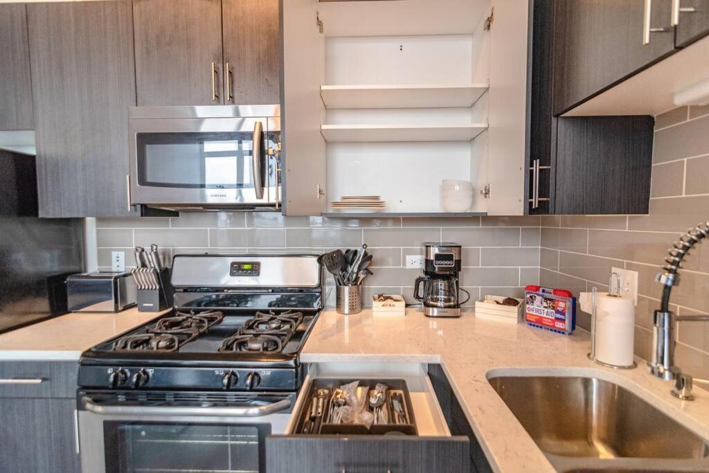 Apartamento Mccormick 2br-2ba Family Unit For Up To 8 Guests With Optional Parking & Gym Access *