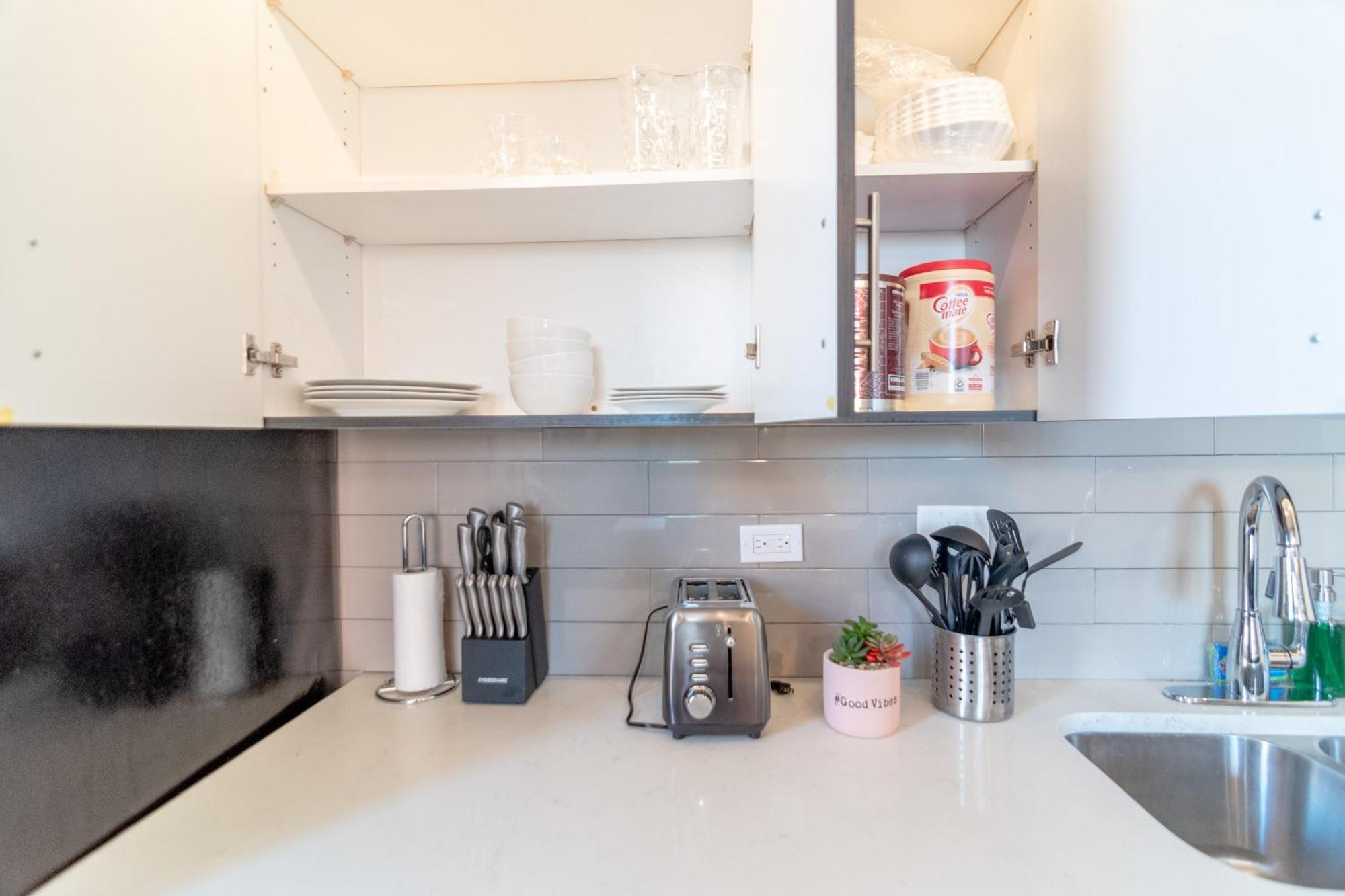 Mccormick Place 3br-2ba With Optional Parking - Sleeps 8 Apartment *