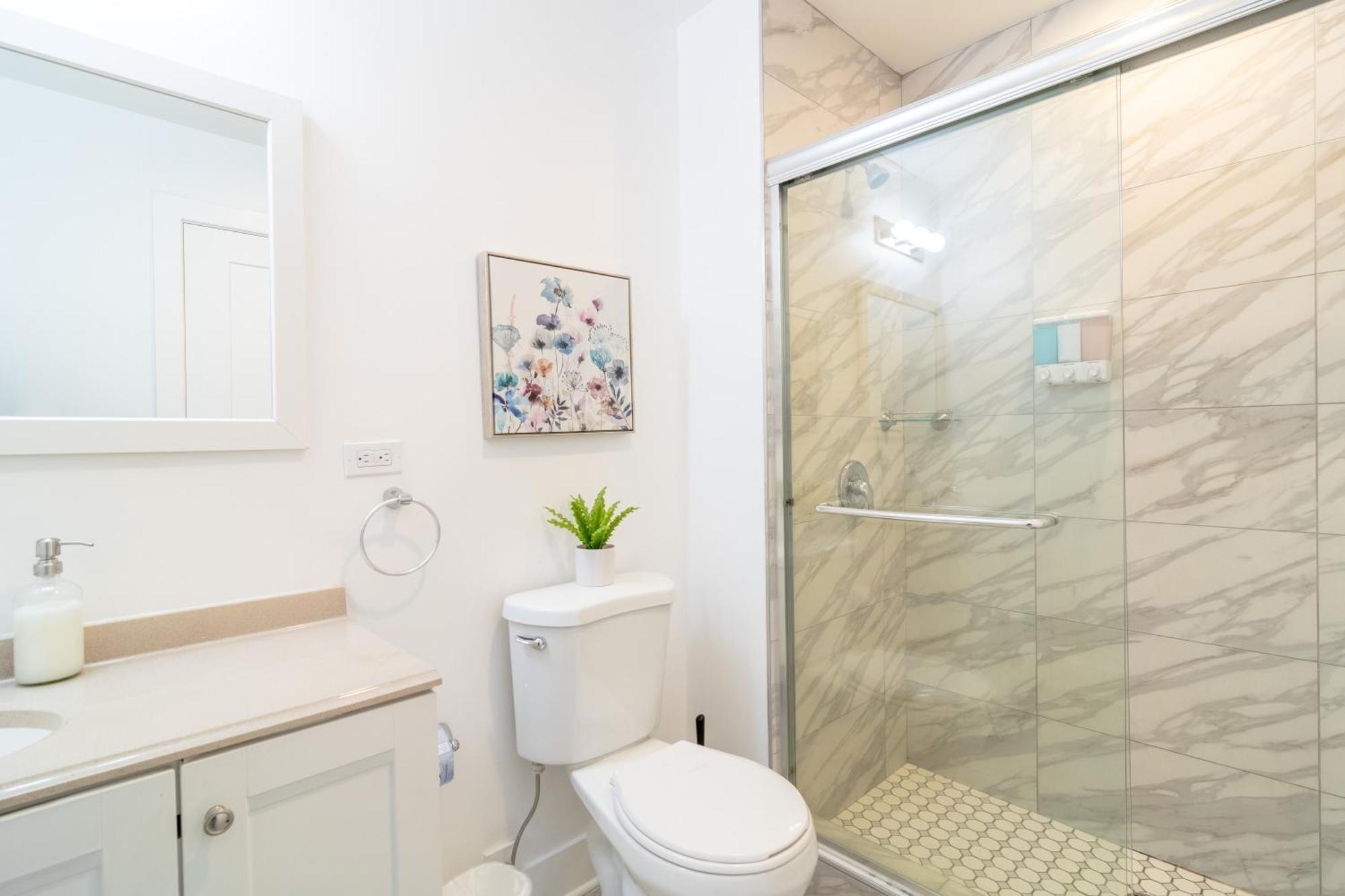 Mccormick Place 3br-2ba With Optional Parking - Sleeps 8 Apartment Chicago