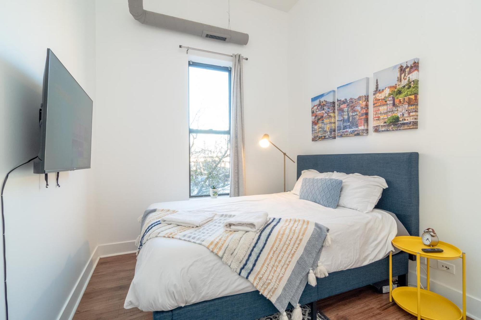 Mccormick Place 3br-2ba With Optional Parking - Sleeps 8 Apartment