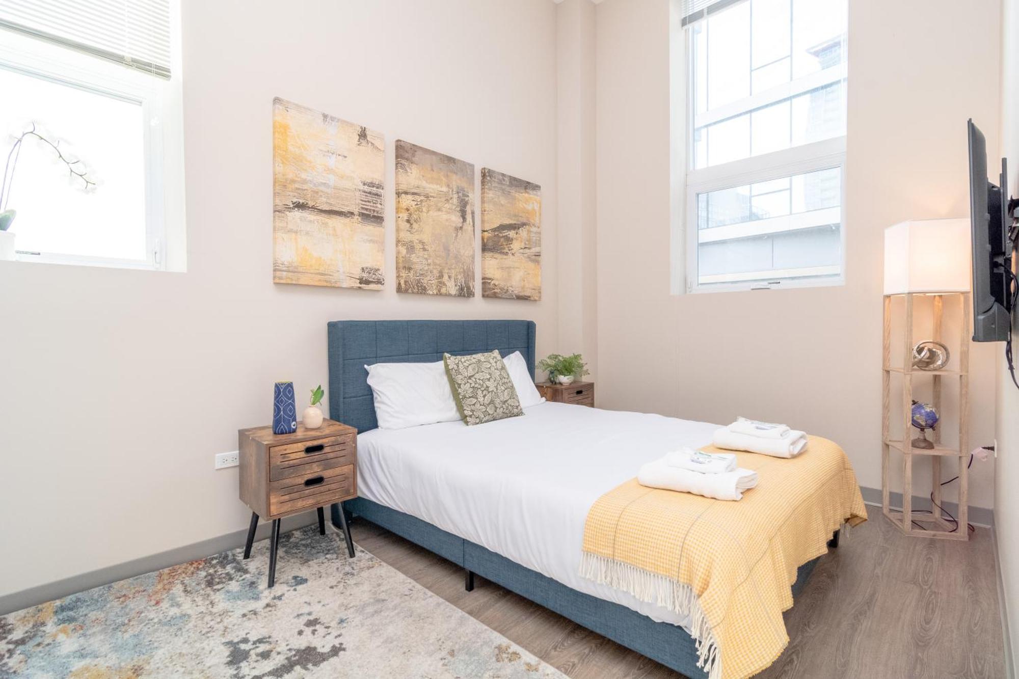 Mccormick Place Magnificent 2br-2ba With Optional Parking, Patio, Gym Access That Sleeps 6 Apartment